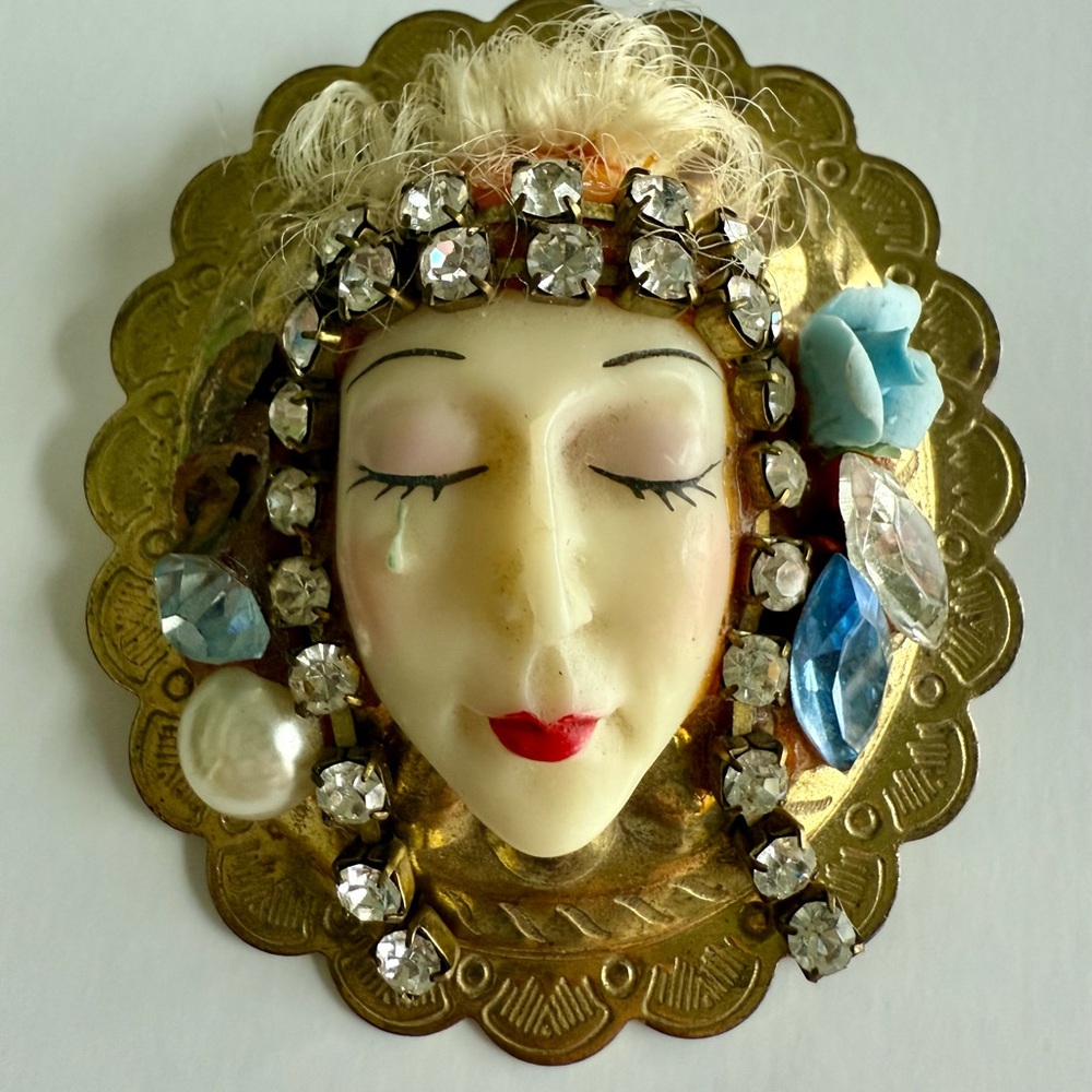 Beautiful vintage porcelain face Brooch